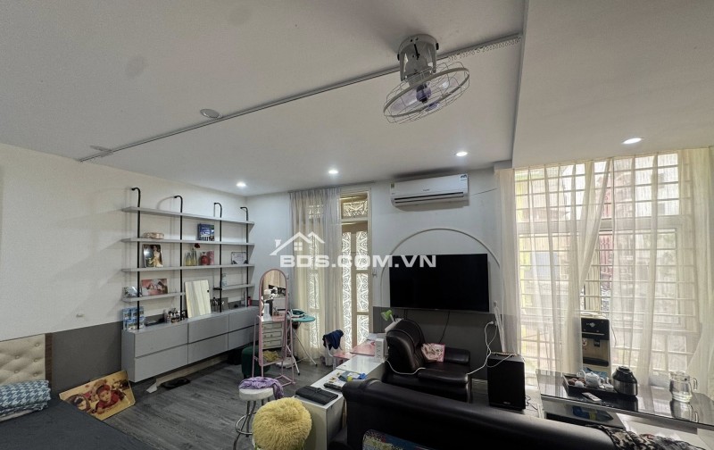 Mặt Hồ Trúc Bạch 113M2 Mặt Tiền 6.5M 55 Tỷ SDCC Xây Tòa Nhà 2 Mặt Tiền Trước Sau