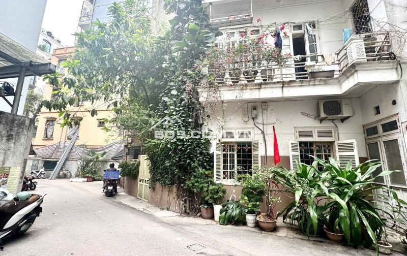 Lý Nam Đế Lô Góc Mặt Tiền 12M 4 Tầng Ô TÔ Tránh Đỗ 10M Ra Phố 27.6 Tỷ