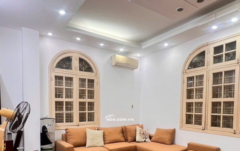 Mặt phố Lý Nam Đế Mặt Tiền 10M Lô Góc 3 Thoáng 4 Tầng 65 Tỷ SDCC Vị trí rất đẹp