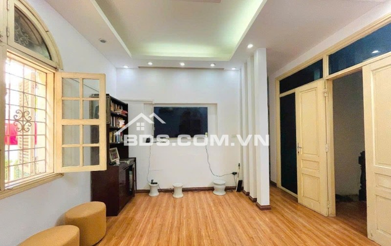 Mặt phố Lý Nam Đế Mặt Tiền 10M Lô Góc 3 Thoáng 4 Tầng 65 Tỷ SDCC Vị trí rất đẹp