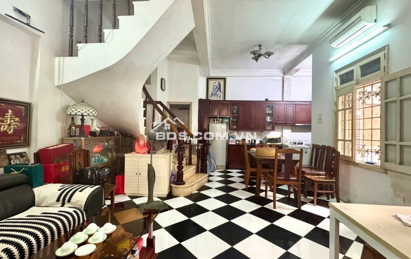 Lý Nam Đế Lô Góc Mặt Tiền 12M 4 Tầng Ô TÔ Tránh Đỗ 10M Ra Phố 27.6 Tỷ