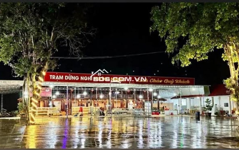 Bán trạm dừng chân kèm nhà sàn gỗ Lim Lào cung đình cùng toàn bộ công trình kiến trúc gắn liền với đất