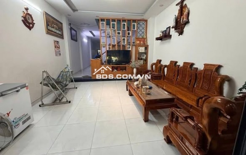 + BÁN NHÀ LÊ VĂN KHƯƠNG QUẬN 12
+ Dt : 4.4m x 15m 63m2
+ Kc : 3 tầng 3pn
+ Giá : 7 Tỷ