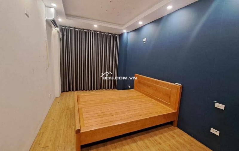 Nhà đẹp ngõ ô tô, 3.75 tỷ, tặng toàn bộ nội thất, cách phố Ngọc Lâm vài bước chân