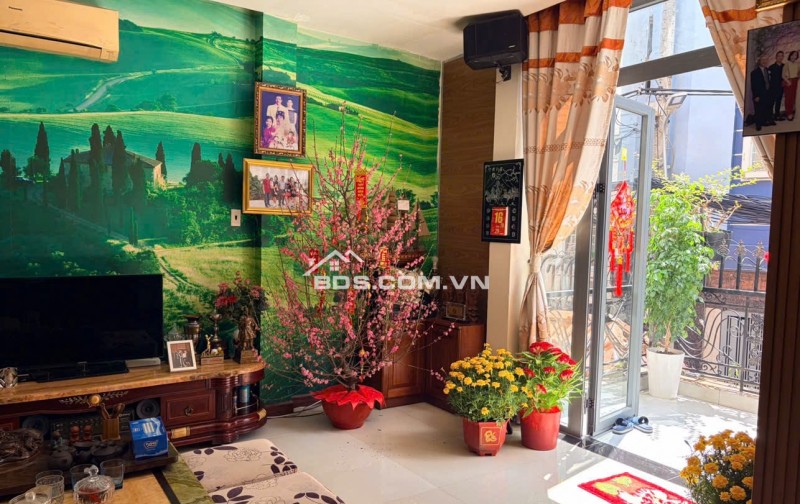 CC gửi bán nhà MT ngay CV Hoàng Văn Thụ ngang 11m 5 lầu 163m2 ra sân bay chỉ 3” 28 tỷ