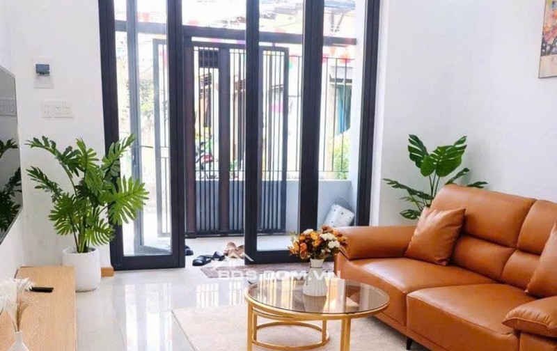 NHÀ ĐƯỜNG NÚI THÀNH – Sát Quảng trường 29/3 – Vào  ở luôn