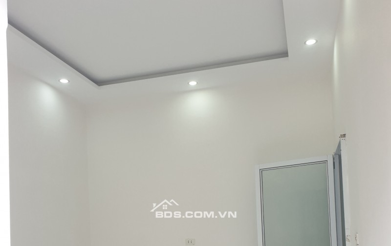 BÁN NHÀ ĐẸP 1.8 TỶ 3 TẦNG 28M2 ( ĐÔNG NAM ) GẦN NGAY CẦU ĐÒ QUAN