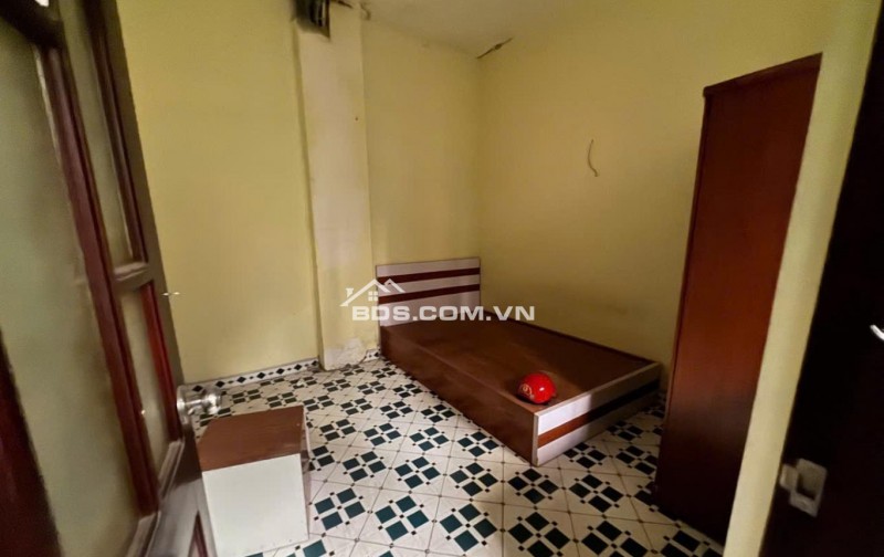 LÔ GÓC- NGÕ OTO THÔNG KINH DOANH- VF3 PHÓNG- VÀI BƯỚC RA PHỐ- SẦM UẤT