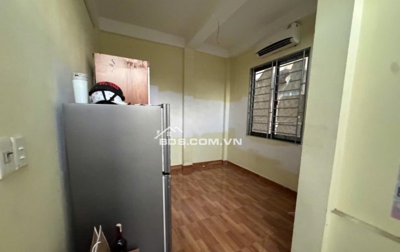 LÔ GÓC- NGÕ OTO THÔNG KINH DOANH- VF3 PHÓNG- VÀI BƯỚC RA PHỐ- SẦM UẤT
