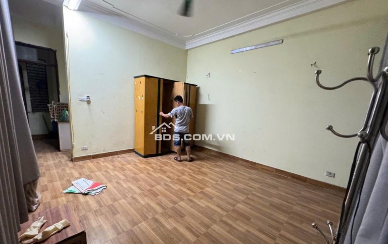 LÔ GÓC- NGÕ OTO THÔNG KINH DOANH- VF3 PHÓNG- VÀI BƯỚC RA PHỐ- SẦM UẤT