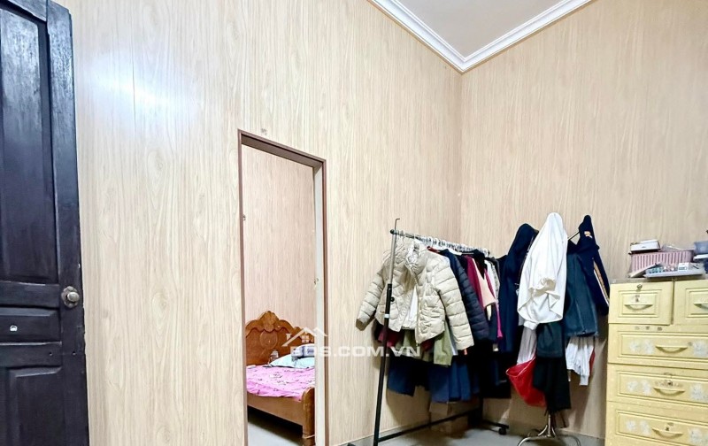 BÁN NHÀ 1.9 TỶ 3 TẦNG 40M2 ( ĐÔNG NAM ) NGÕ NGẮN NGAY HỒ VỊ XUYÊN