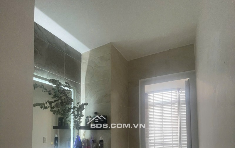 Bán căn hộ 3PN 98m2 tại Lý Thường Kiệt Q11, Tầng 8 Full nội thất