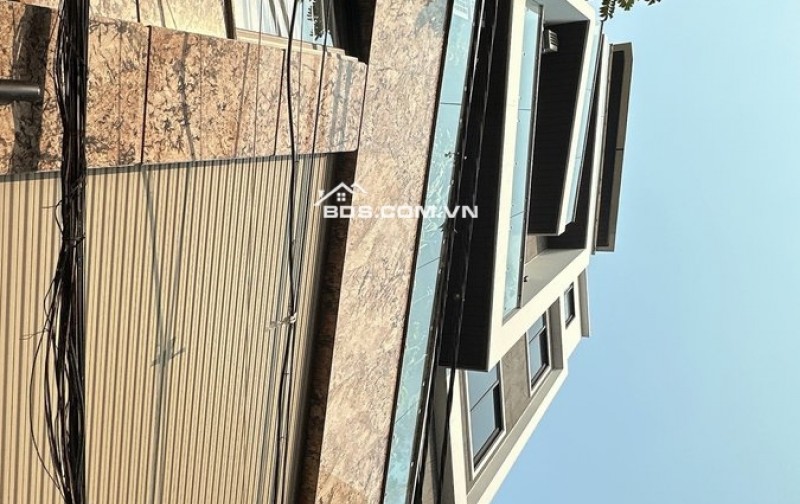 Siêu phẩm nhà mới Việt Hưng – Long Biên, mặt tiền 8m đẳng cấp, ngõ ô tô, kinh doanh văn phòng, thang máy, nội thất sang trọng