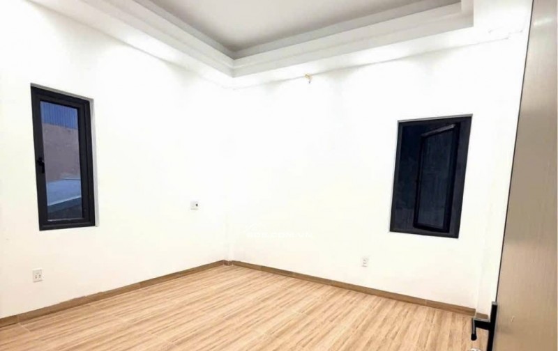 BÁN NHÀ SIÊU ĐẸP 3.3 TỶ 3 TẦNG 96M2 CÓ SÂN Ô TÔ NGÕ ĐƯỜNG THÁI BÌNH