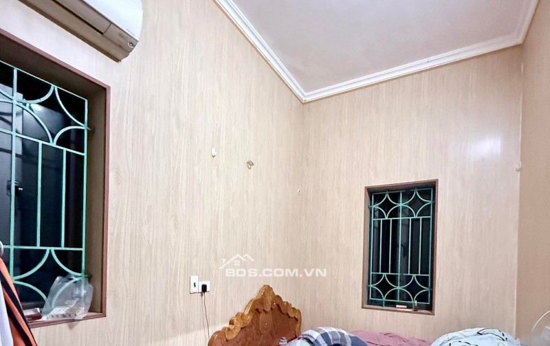 BÁN NHÀ 1.9 TỶ 3 TẦNG 40M2 ( ĐÔNG NAM ) NGÕ NGẮN NGAY HỒ VỊ XUYÊN