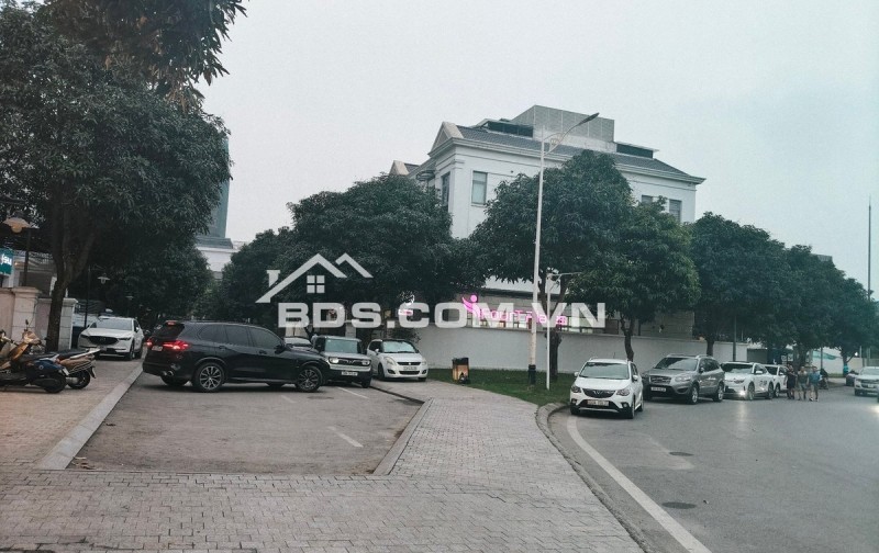 Chủ rất cần tiền bán căn biệt thự Vinhomes Riverside Phúc Đồng Long Biên