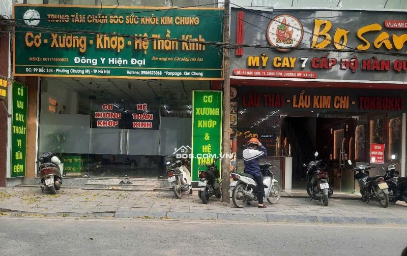 Bán nhà 3 tầng mặt phố Ngọc Hoà, Thị trấn Chúc Sơn, DT 147,3m2, giá 2x tỷ, đẹp