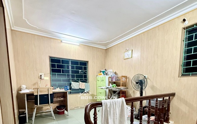 BÁN NHÀ 1.9 TỶ 3 TẦNG 40M2 ( ĐÔNG NAM ) NGÕ NGẮN NGAY HỒ VỊ XUYÊN