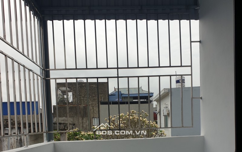 BÁN NHÀ ĐẸP 1.8 TỶ 3 TẦNG 28M2 ( ĐÔNG NAM ) GẦN NGAY CẦU ĐÒ QUAN