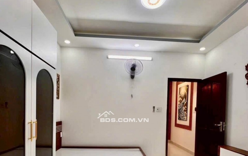 Chủ cần tiền bán gấp nhà gần mặt tiền huỳnh tấn phát!!