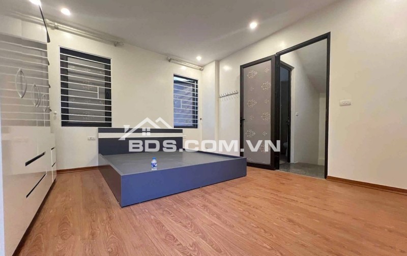 Nhà 5 tầng mới xây tại Phúc Lợi, Long Biên, thiết kế hiện đại, sổ đỏ.