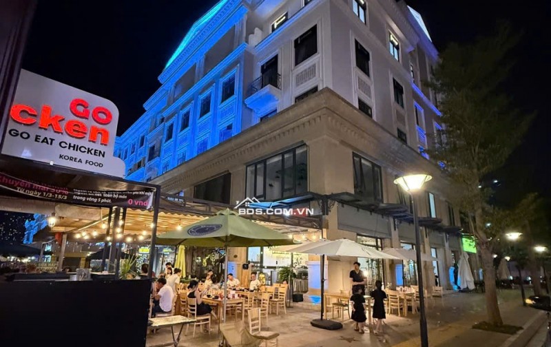 Cho thuê shophouse  2 mặt tiền, nội thất đầy đủ tại Vinhomes Grand Park