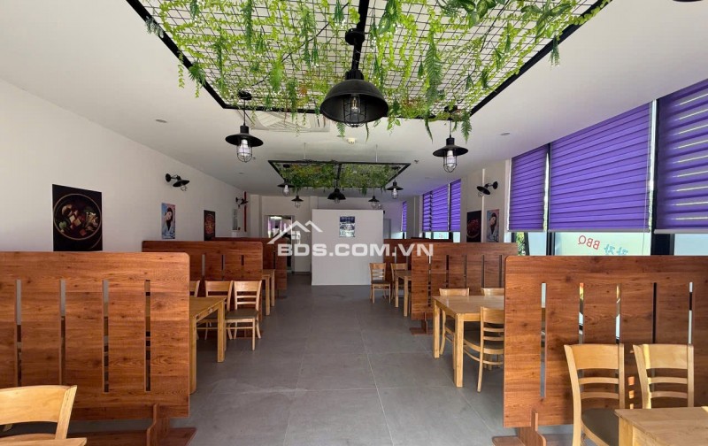 Cho thuê shophouse  2 mặt tiền, nội thất đầy đủ tại Vinhomes Grand Park