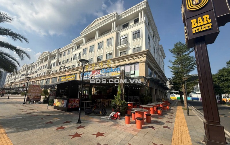 Cho thuê shophouse  2 mặt tiền, nội thất đầy đủ tại Vinhomes Grand Park