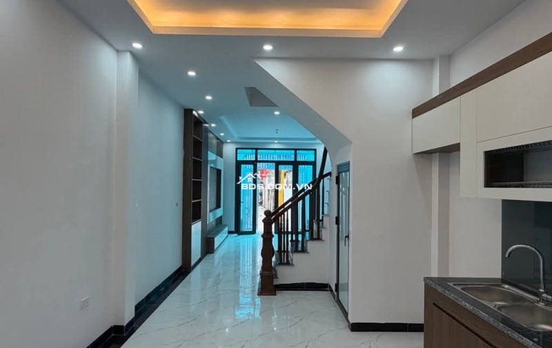 Chính chủ  bán căn nhà - ngọc hồi - 35m - 5 tầng - ô tô đỗ cửa