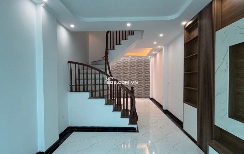 Chính chủ  bán căn nhà - ngọc hồi - 35m - 5 tầng - ô tô đỗ cửa
