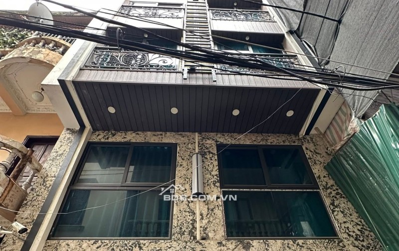 GIÁ RẺ BẤT NGỜ-CHỈ 1 CĂN DUY NHẤT TẠI PHỐ NGUYỄN NGỌC VŨ-TRUNG TÂM CỦA TRUNG TÂM - 35 PHÒNG KHÉP KÍN - KHAI THÁC ĐỈNH NÓC KỊCH TRẦN 2.2 TỶ/NĂM-Ô TÔ ĐỖ CỬA KHÔNG KỂ NGÀY ĐÊM-