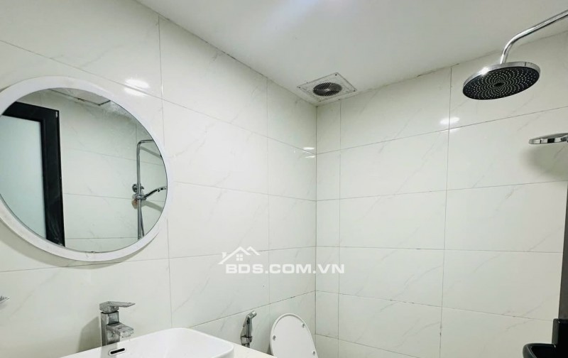 GIÁ RẺ BẤT NGỜ-CHỈ 1 CĂN DUY NHẤT TẠI PHỐ NGUYỄN NGỌC VŨ-TRUNG TÂM CỦA TRUNG TÂM - 35 PHÒNG KHÉP KÍN - KHAI THÁC ĐỈNH NÓC KỊCH TRẦN 2.2 TỶ/NĂM-Ô TÔ ĐỖ CỬA KHÔNG KỂ NGÀY ĐÊM-