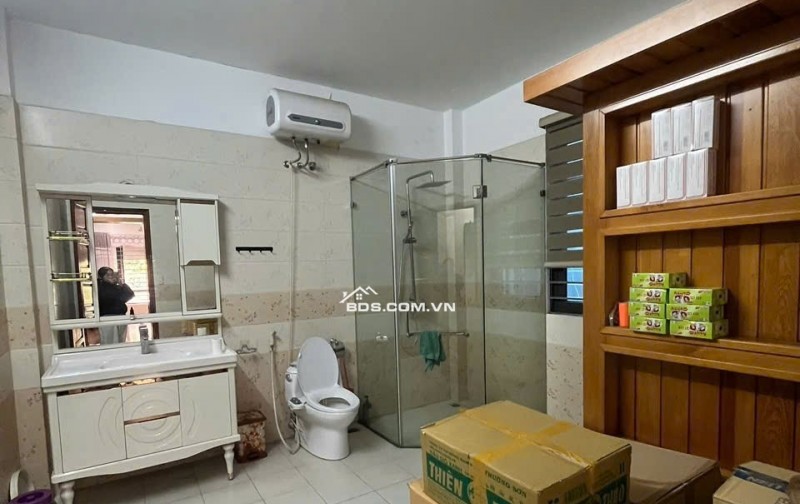 Cho thuê phòng 22m2 tầng 2 nhà 4 ngõ 31 Trần Quốc Hoàn