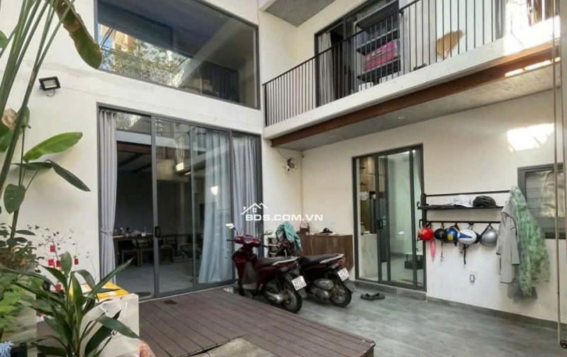 Nhà đẹp trung tâm Lê Duẩn ngang 10m cực hiếm, giá tốt