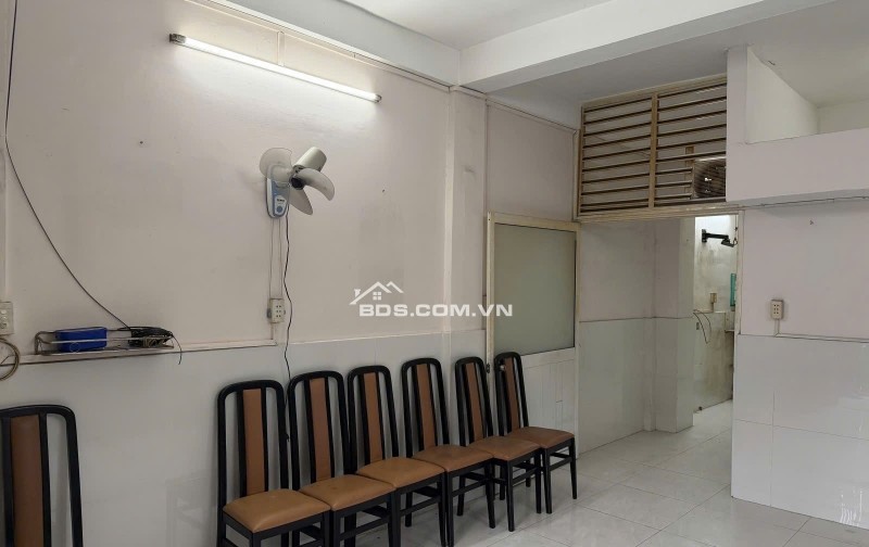  HẠ 100 TRIỆU – GIÁ MỚI CHỈ 3.6 TỶ   MẶT TIỀN TẦNG TRỆT CHUNG CƯ LÔ G LẠC LONG QUÂN – NGANG LỚN 4.3M – TIỆN KINH DOANH