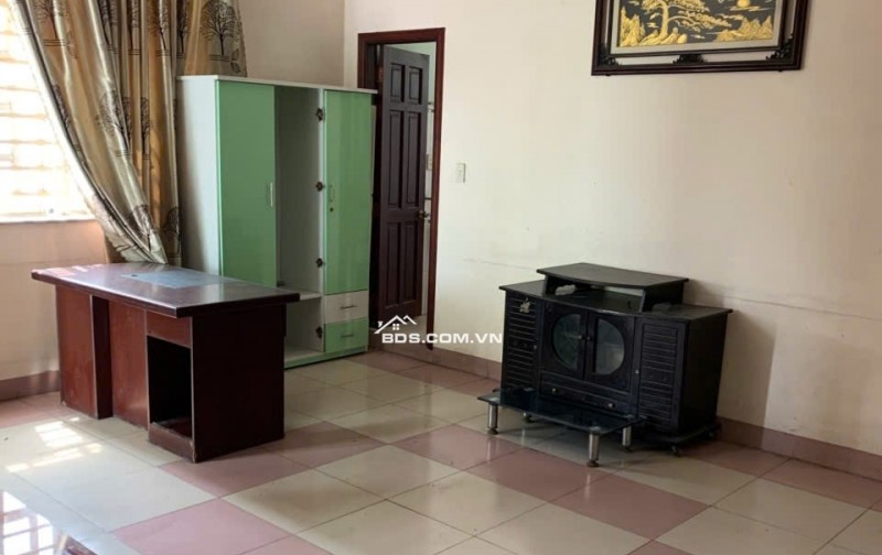 Bán nhà đất mặt tiền đường Lê Văn Việt 217,4m2, có nhà