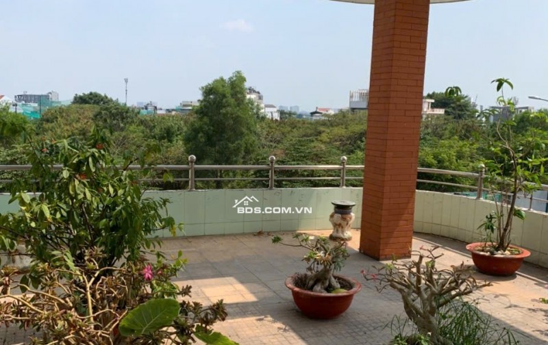 Bán nhà đất mặt tiền đường Lê Văn Việt 217,4m2, có nhà