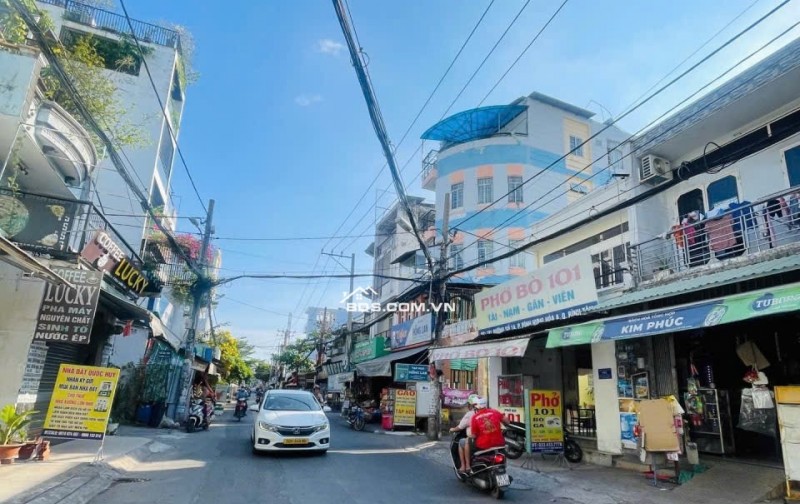 Nhà mặt tiền kinh doanh, Bình Tân, 72 m2, ngang 5m rộng rãi
