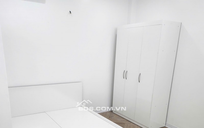 Cho thuê phòng 18m2 tầng 5 nhà 36 ngõ 83/3 Nguyễn Khang,