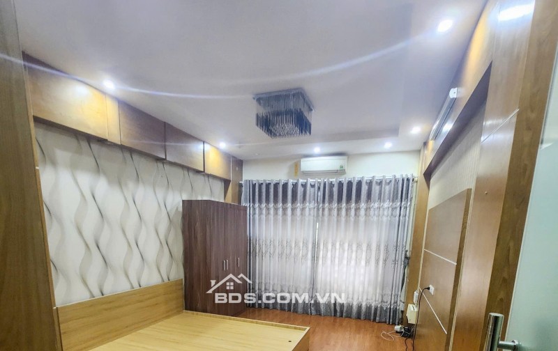 Cho thuê phòng 22m2 tầng 2 nhà 4 ngõ 31 Trần Quốc Hoàn