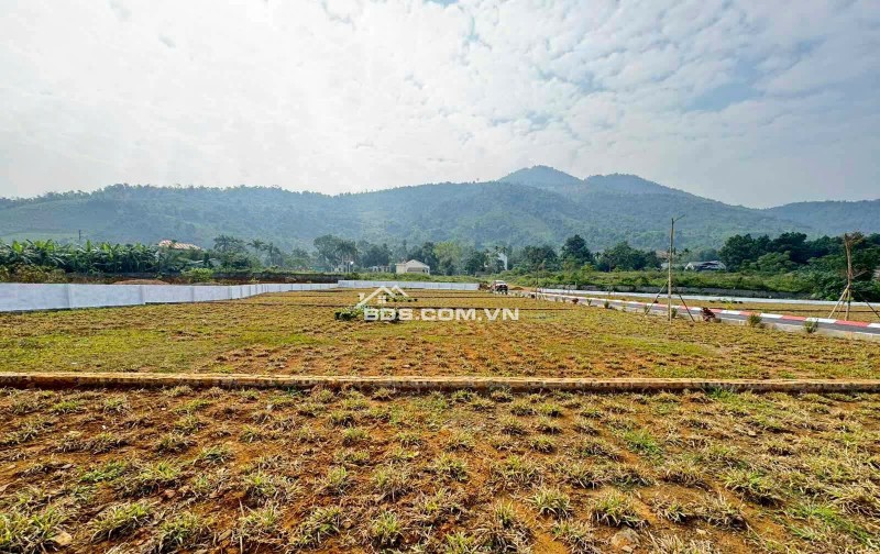 Siêu lô đất góc 2 mặt tiền hiếm nằm tại trung tâm khu du lịch cư yên,lương sơn cho quý anh chị và nhà đầu tư