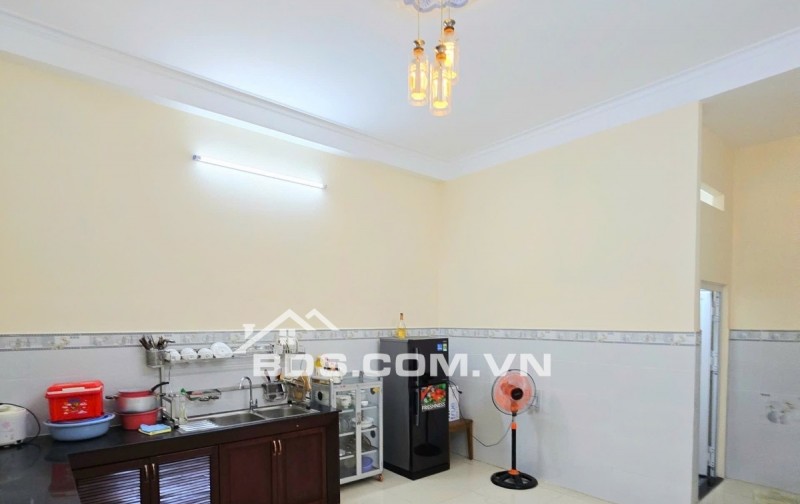 NHÀ PHỐ 99M² – Ô TÔ VÀO NHÀ – GẦN CẦU ÔNG NHIÊU, LONG TRƯỜNG   Diện tích: 99m² (ngang 4.4m)  Kết cấu: 1 trệt + 1 lầu – hoàn công đầy đủ