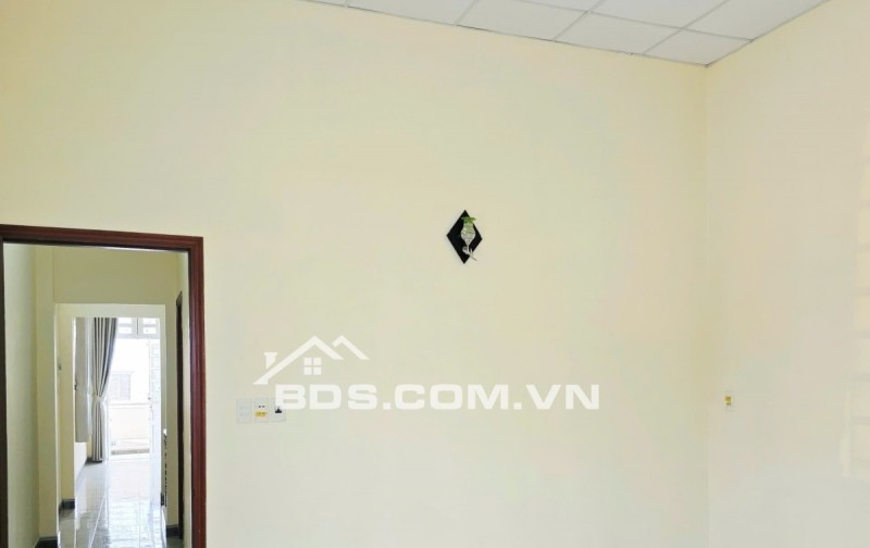 NHÀ PHỐ 99M² – Ô TÔ VÀO NHÀ – GẦN CẦU ÔNG NHIÊU, LONG TRƯỜNG   Diện tích: 99m² (ngang 4.4m)  Kết cấu: 1 trệt + 1 lầu – hoàn công đầy đủ