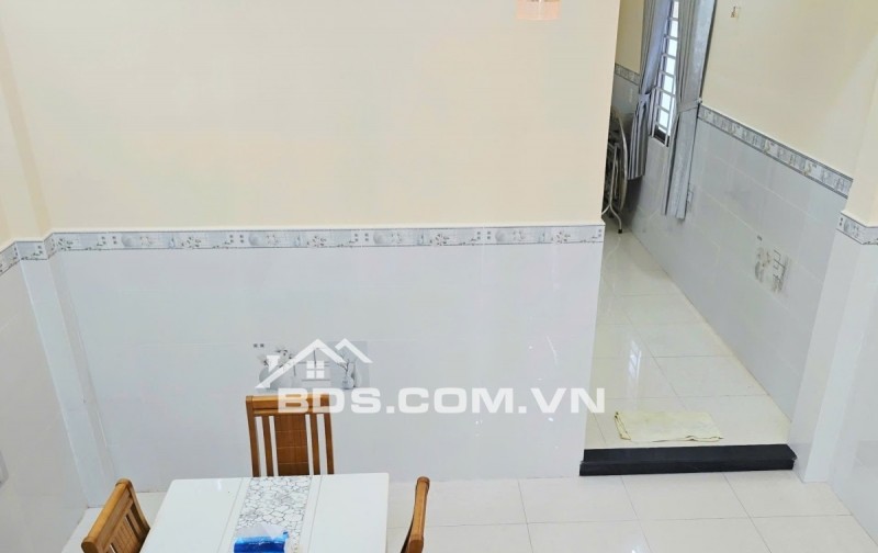 NHÀ PHỐ 99M² – Ô TÔ VÀO NHÀ – GẦN CẦU ÔNG NHIÊU, LONG TRƯỜNG   Diện tích: 99m² (ngang 4.4m)  Kết cấu: 1 trệt + 1 lầu – hoàn công đầy đủ