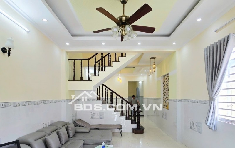 NHÀ PHỐ 99M² – Ô TÔ VÀO NHÀ – GẦN CẦU ÔNG NHIÊU, LONG TRƯỜNG   Diện tích: 99m² (ngang 4.4m)  Kết cấu: 1 trệt + 1 lầu – hoàn công đầy đủ