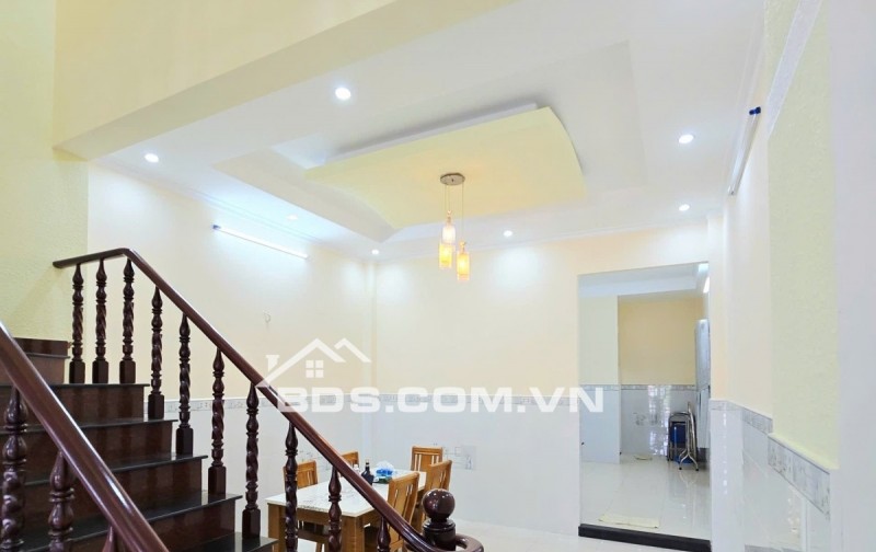 NHÀ PHỐ 99M² – Ô TÔ VÀO NHÀ – GẦN CẦU ÔNG NHIÊU, LONG TRƯỜNG   Diện tích: 99m² (ngang 4.4m)  Kết cấu: 1 trệt + 1 lầu – hoàn công đầy đủ