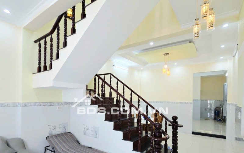 NHÀ PHỐ 99M² – Ô TÔ VÀO NHÀ – GẦN CẦU ÔNG NHIÊU, LONG TRƯỜNG   Diện tích: 99m² (ngang 4.4m)  Kết cấu: 1 trệt + 1 lầu – hoàn công đầy đủ