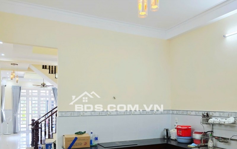 NHÀ PHỐ 99M² – Ô TÔ VÀO NHÀ – GẦN CẦU ÔNG NHIÊU, LONG TRƯỜNG   Diện tích: 99m² (ngang 4.4m)  Kết cấu: 1 trệt + 1 lầu – hoàn công đầy đủ