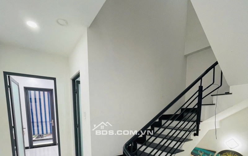 NHÀ PHỐ 99M² – Ô TÔ VÀO NHÀ – GẦN CẦU ÔNG NHIÊU, LONG TRƯỜNG   Diện tích: 99m² (ngang 4.4m)  Kết cấu: 1 trệt + 1 lầu – hoàn công đầy đủ