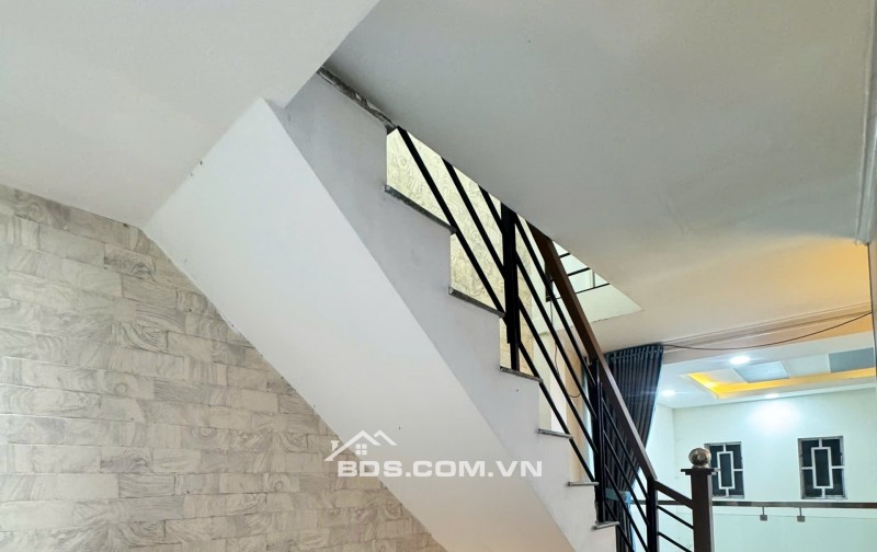 NHÀ 3 TẦNG GẦN MT Đ.359, PHƯỚC LONG B  4.4 tỷ Kết cấu: 1 trệt, 1 lửng, 1 lầu – 3PN, 2WC